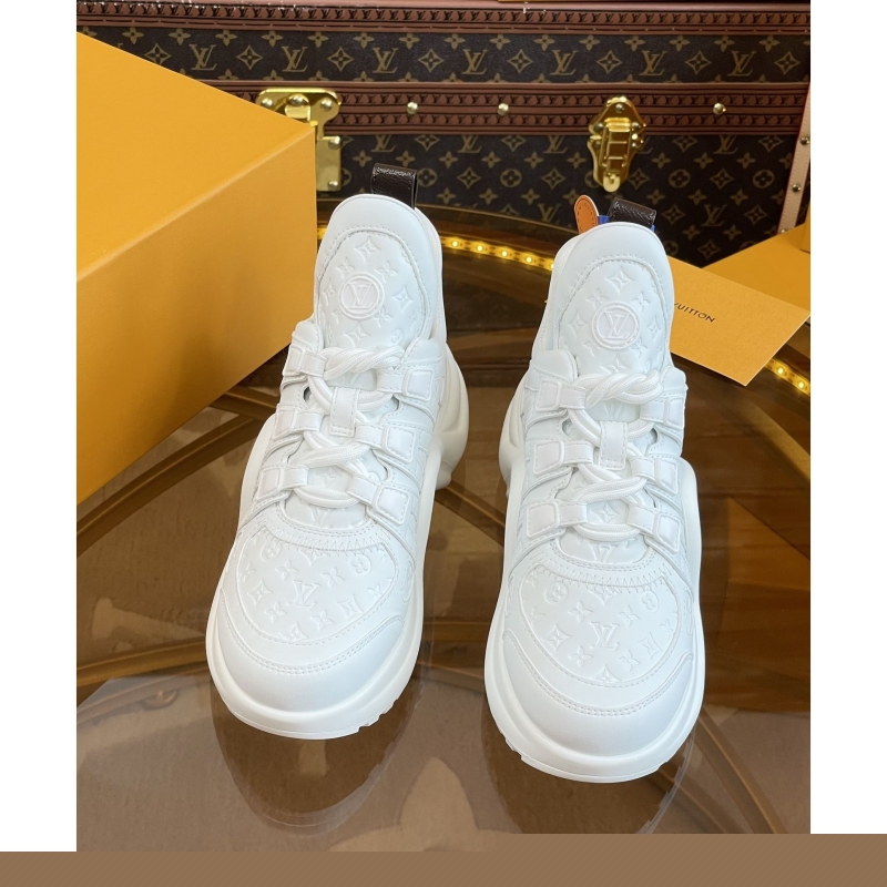 l**is V*t*n sneakers
